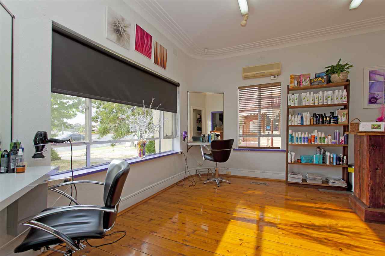 resized-2349823-editgundowering house 52.JPG